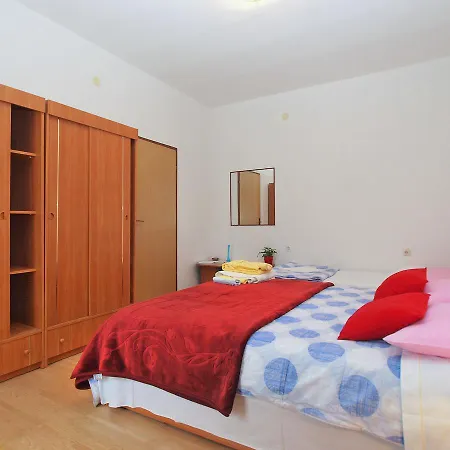 Apartment Vladimira 1569