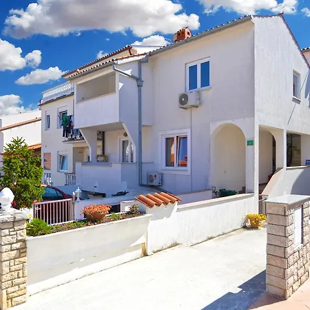 Vladimira 1569 Apartment