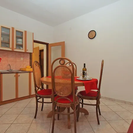 Vladimira 1569 * Pula